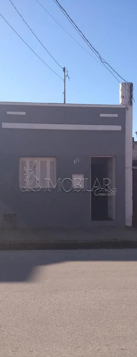 Alugar Casa / Padrão em Bagé. apenas R$ 160.000,00
