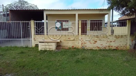 Alugar Casa / Padrão em Bagé. apenas R$ 750,00