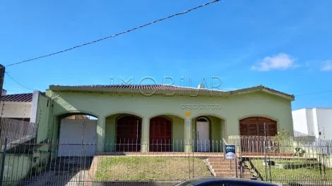 Alugar Casa / Padrão em Bagé. apenas R$ 2.200,00