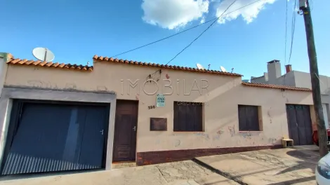 Alugar Casa / Padrão em Bagé. apenas R$ 320.000,00