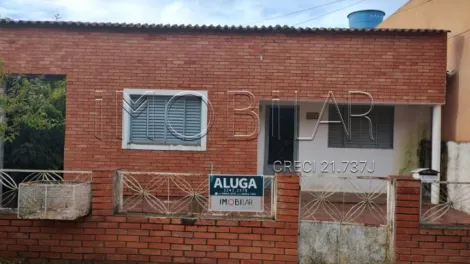 Alugar Casa / Padrão em Bagé. apenas R$ 750,00