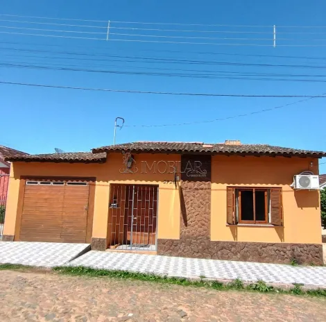 Alugar Casa / Padrão em Bagé. apenas R$ 450.000,00