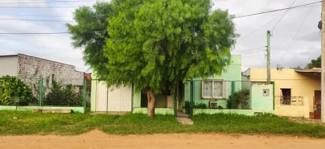 Alugar Casa / Padrão em Bagé. apenas R$ 250.000,00
