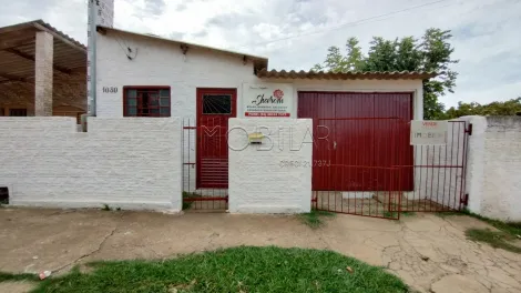 Alugar Casa / Padrão em Bagé. apenas R$ 230.000,00