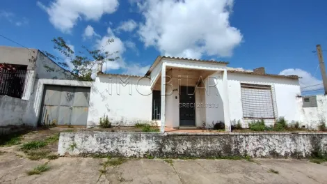 Alugar Casa / Padrão em Bagé. apenas R$ 320.000,00