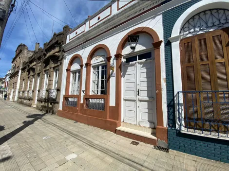 imagem 2 - Casa tradicional no coração da cidade. Apenas 200 metros da avenida sete de setembro! imagem 2 - Casa tradicional no coração da cidade. Apenas 200 metros da avenida sete de setembro!
